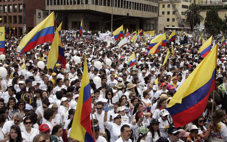 2008-07-20 23:20:00 Thousands of people take part in a demonstration to protest against the Revolutionary Armed Forces of Colombia (FARC) leftist guerrillas and to ask for the release of hostages, at Bolivar Square in Bogota on July 20, 2008 on Colombia's independence day. AFP PHOTO/Inaldo Perez